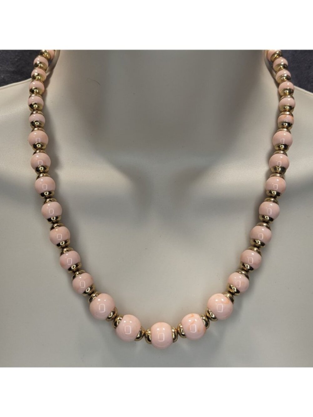 Vintage 80s Avon Necklace & Bracelet Set With Pink Lucite Beads & Gold Tone Acce - Picture 5 of 8